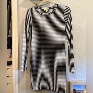 La Hearts Black and White Long Sleeve Crew Neck Dress